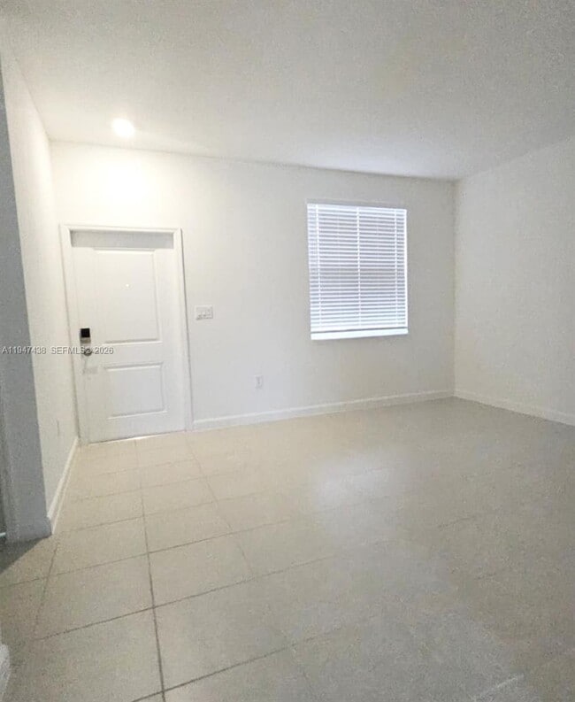 Foto del edificio - 2437 NW 119th St