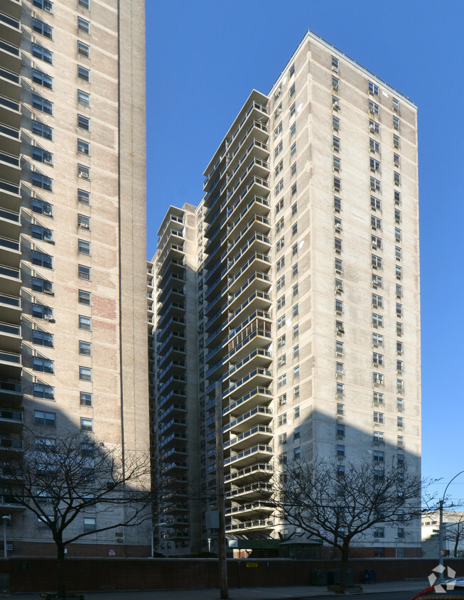 Building Photo - Concourse Village