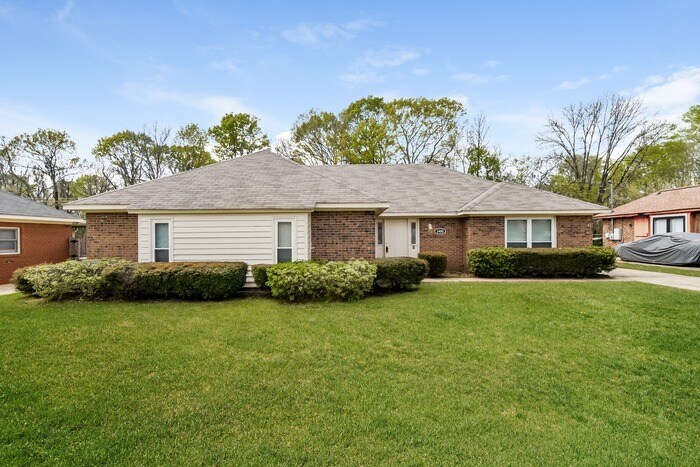 Foto principal - 2400 W Aberdeen Dr