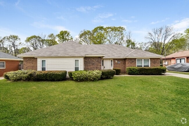 Building Photo - 2400 W Aberdeen Dr
