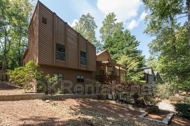 Building Photo - 3761 Northpoint Dr