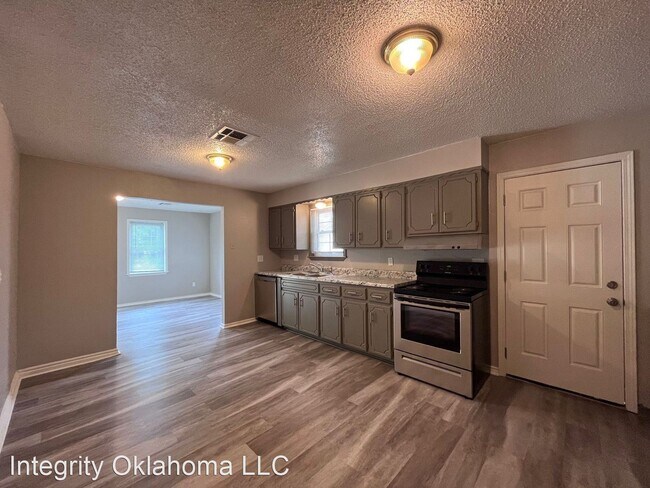 Building Photo - 3 br, 1 bath House - 2233 SW 49th St.