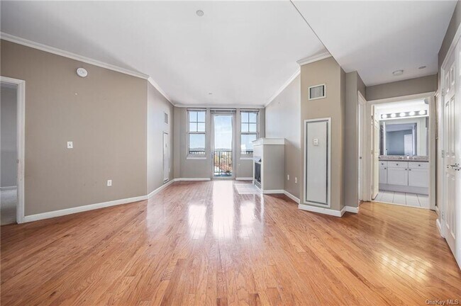 Building Photo - 300 Mamaroneck Ave