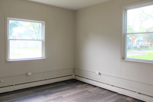 Building Photo - 1614 Cameron St