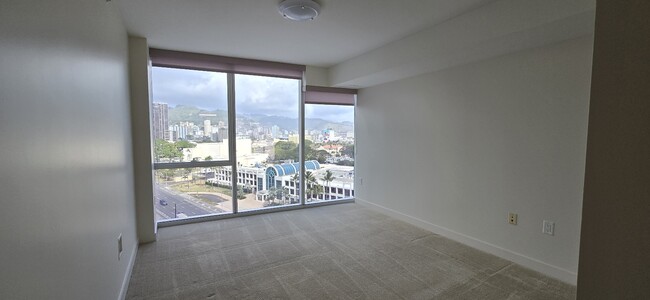 Building Photo - 888 Kapiolani Blvd