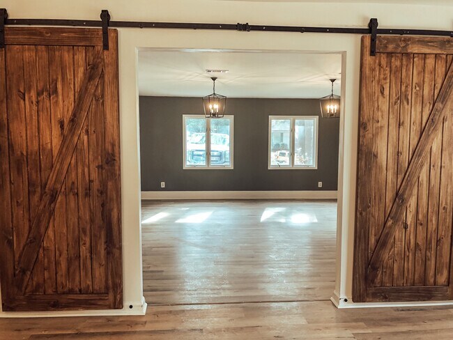 Foto del edificio - 1234 Juniper Dr