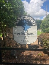 Building Photo - 3253 Eastwood Dr