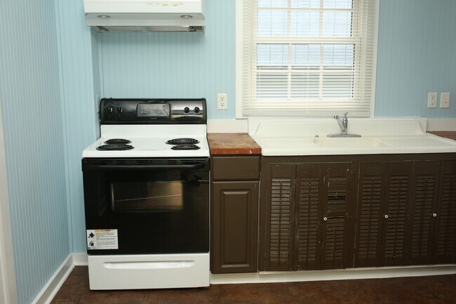 Foto del edificio - 346-10-1/2 10 1/2 St NW