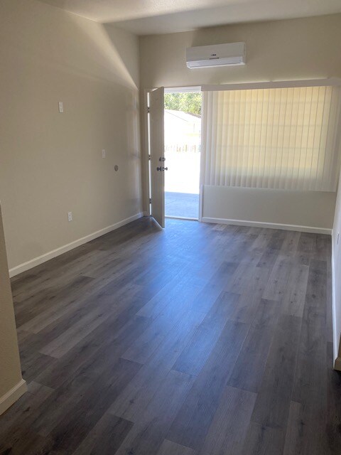 Foto del edificio - 930 N Van Ness Ave