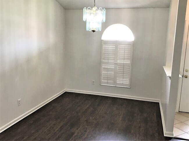 Building Photo - 2700 Darwin Ct