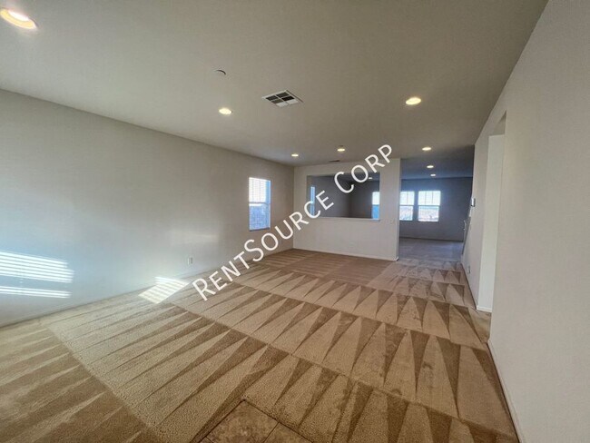 Foto del edificio - 5 Bedroom Two Story Home for Rent in West ...