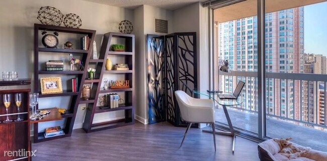 Building Photo - 1 br, 1 bath Apartment - 10 E Grand Ave