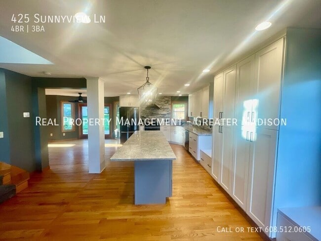 Building Photo - 425 Sunnyview Ln