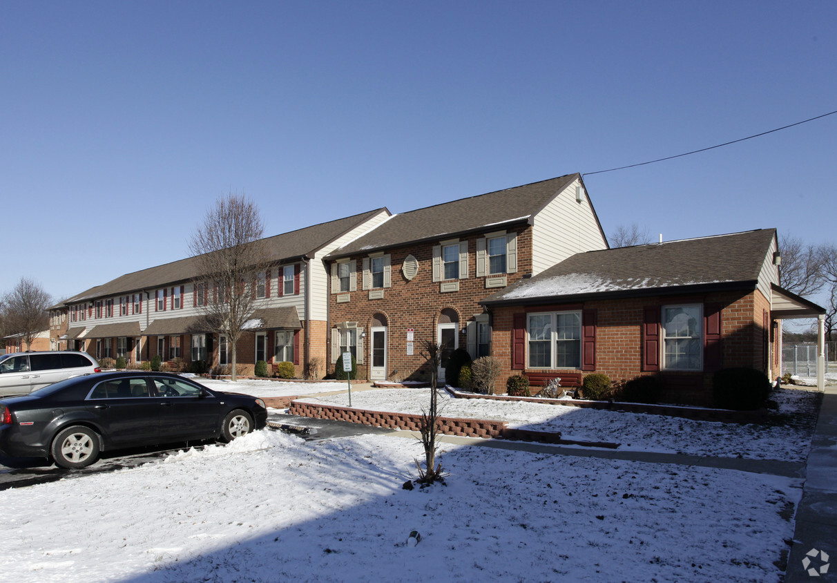 Primary Photo - Middletown Trace Apartments