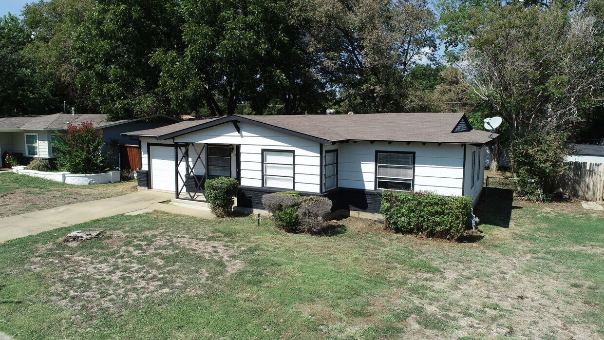 Foto principal - 2113 Cloverdale St