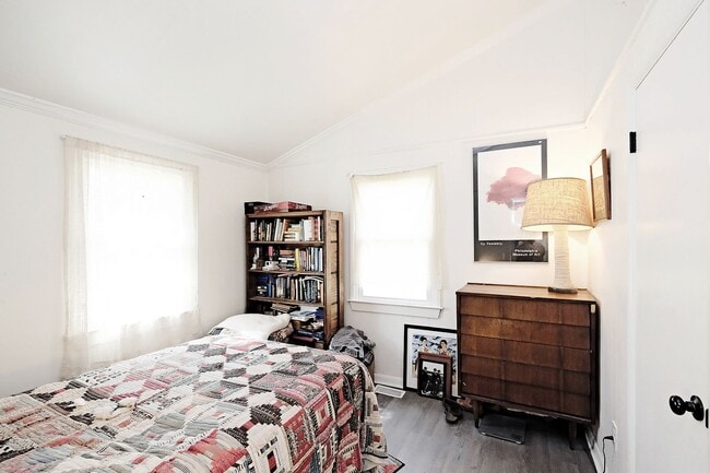 Foto del edificio - Pet-Friendly Crozet Cottage In A Partially Wooded Setting
