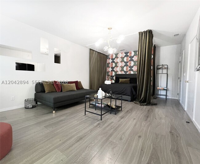 Foto del edificio - 513 SW 18th St