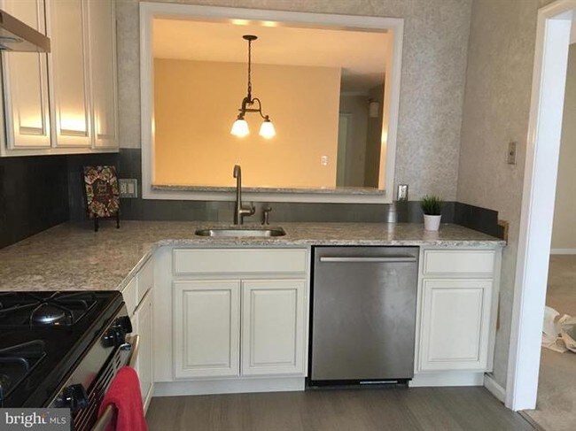 Foto del edificio - 7800 Willow Point Dr