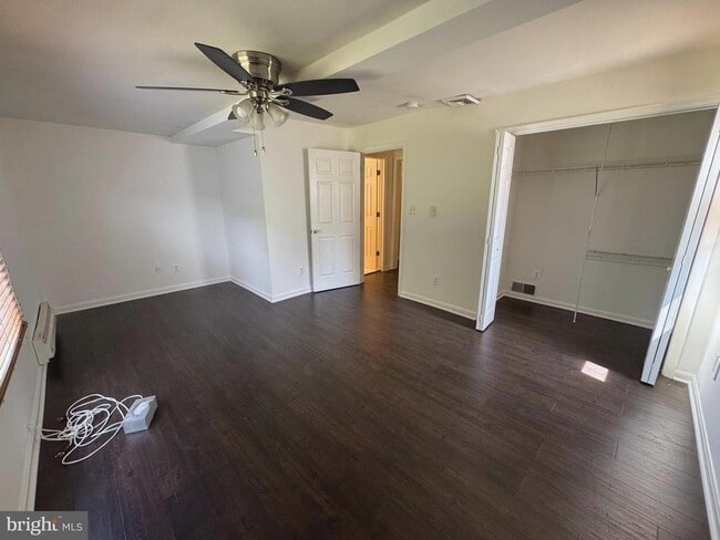 Building Photo - 721 Crabb Ave