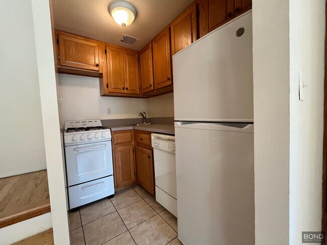 Building Photo - 317 W 107th St