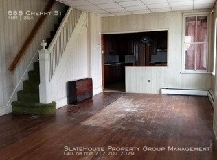 Building Photo - 688 Cherry St