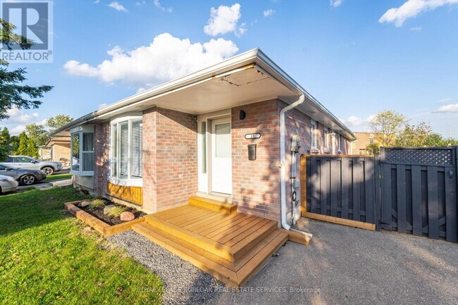 Building Photo - 19 Juniper Crescent