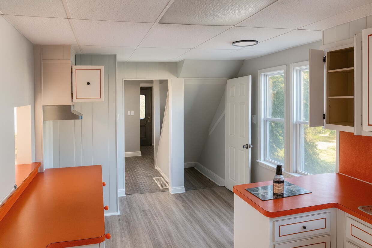 Foto principal - Charming 2BR Home Near Lake Erie – $1,149/...