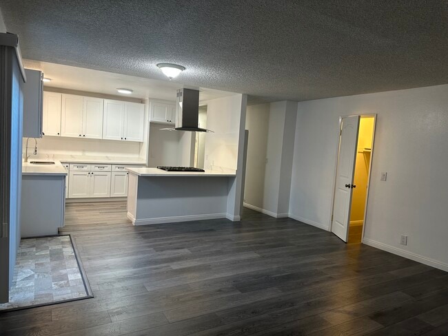 Building Photo - 244 S 10th St