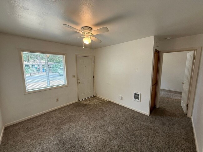 Building Photo - 1570 Bellevue St SE