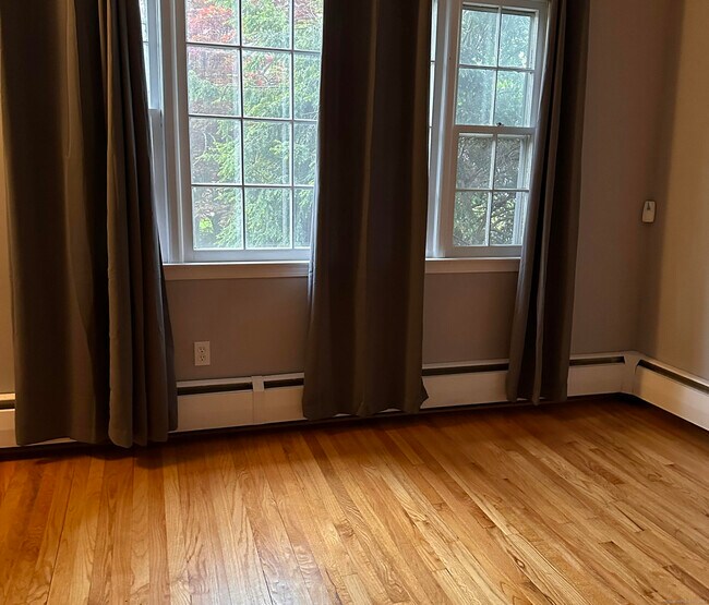 Building Photo - 204 Jordan Ln