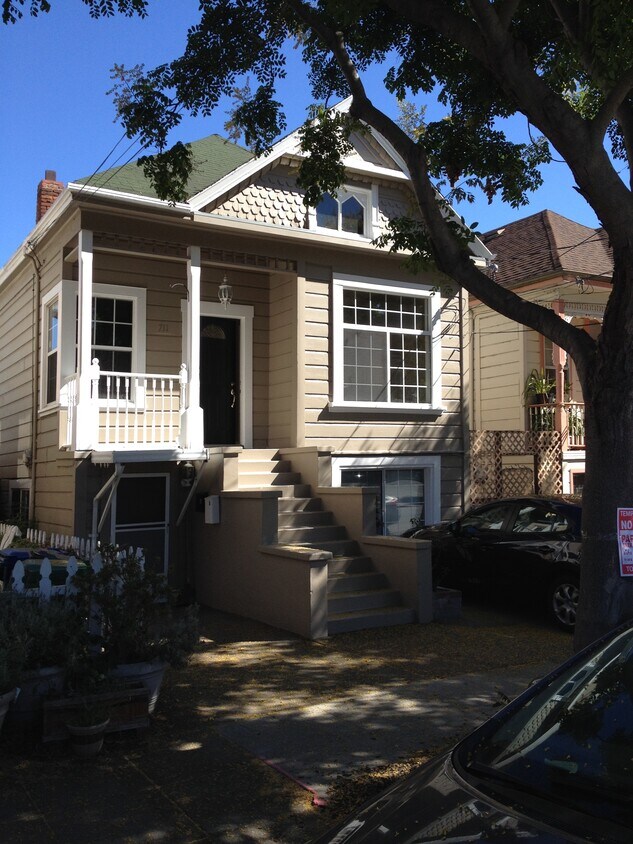 Lower Unit Victorian Duplex - 711 Haight Ave