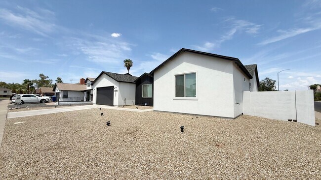 Building Photo - 4846 E Downing Cir