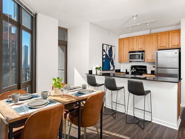 Foto del edificio - 370 N Des Plaines St