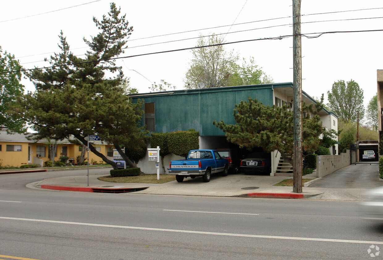 Building Photo - Hakim Apartments