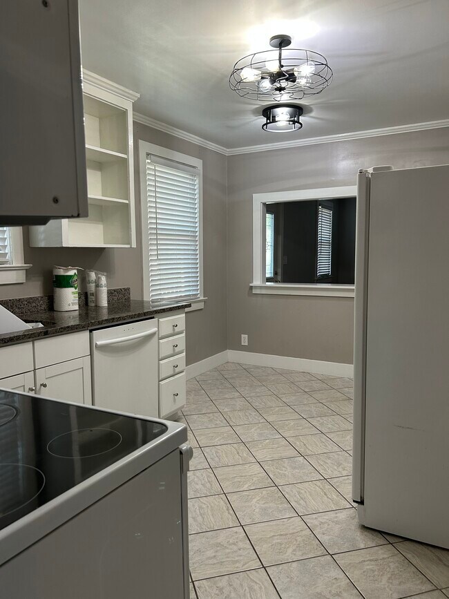 Foto del edificio - 661 Adluh St