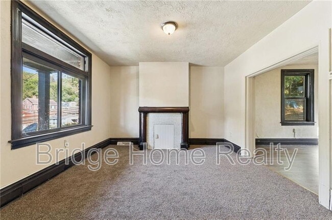 Building Photo - 1250 Blackadore Ave