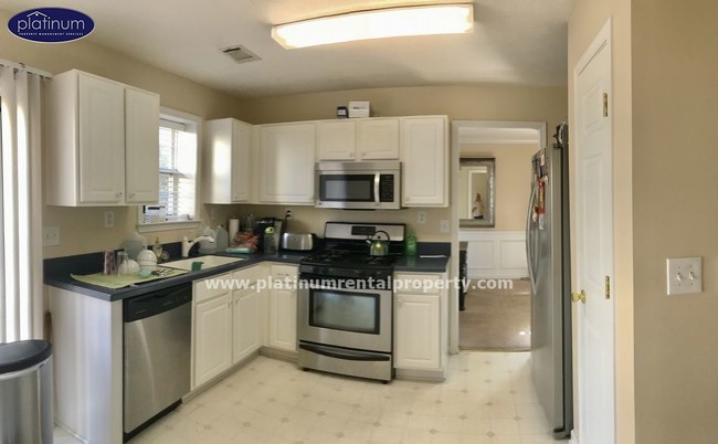 Building Photo - 3105 Northcliff Dr