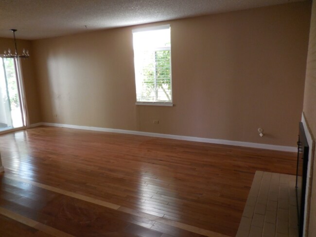 Building Photo - 3309 S Monaco Pkwy