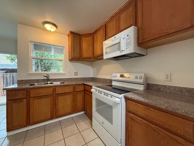 Photo - Lynn Ave Duplex Apartment