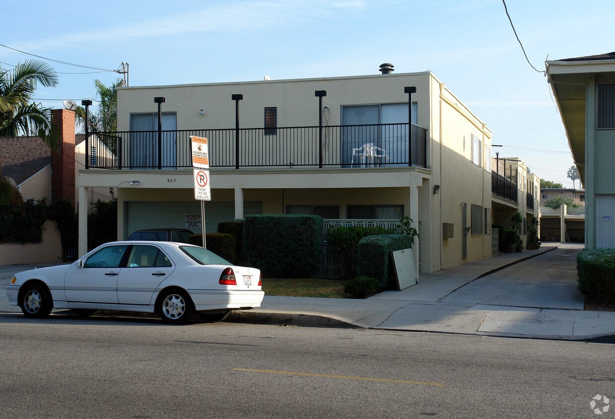Primary Photo - 865 W Beach Ave