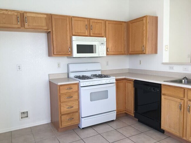 Building Photo - Enchanted Hills - 2BR - Single Car Garage