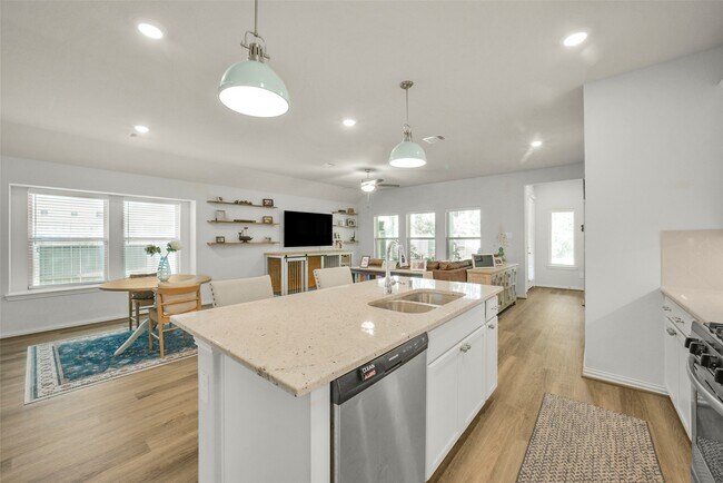 Foto del edificio - 221 Woods Rose Ct