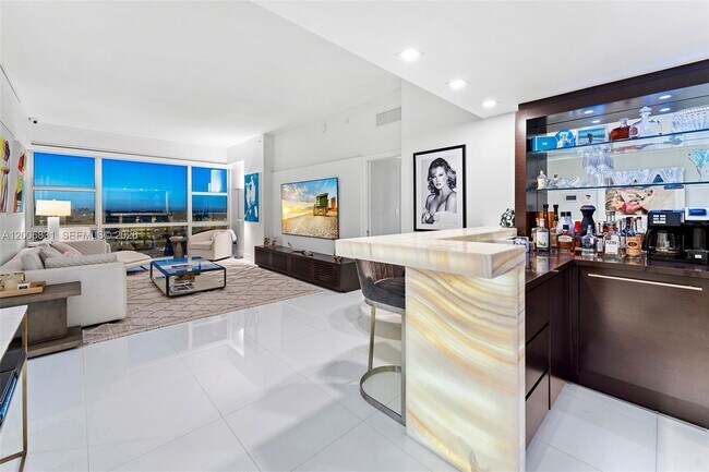 Foto del edificio - 6801 Collins Ave