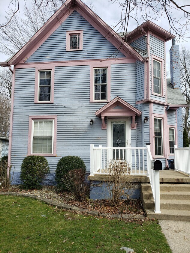 Primary Photo - 22 Morse St