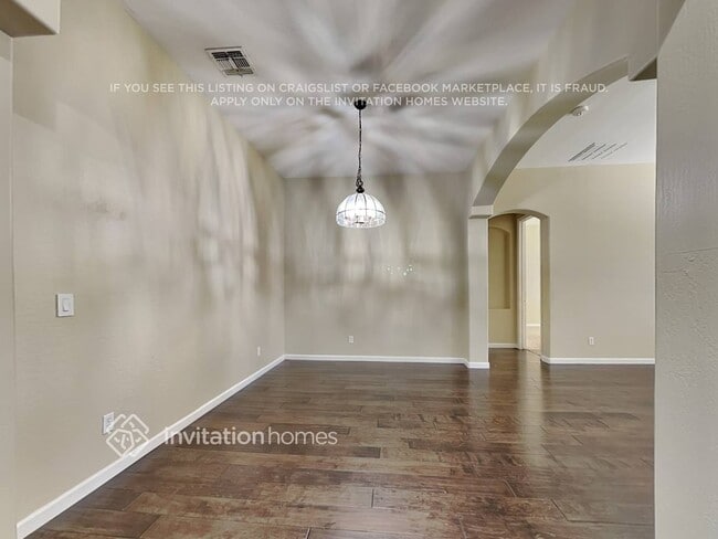 Building Photo - 7209 W Paradise Ln