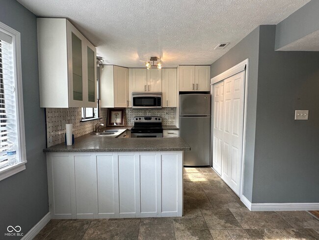 Foto del edificio - 7890 Benjamin Dr