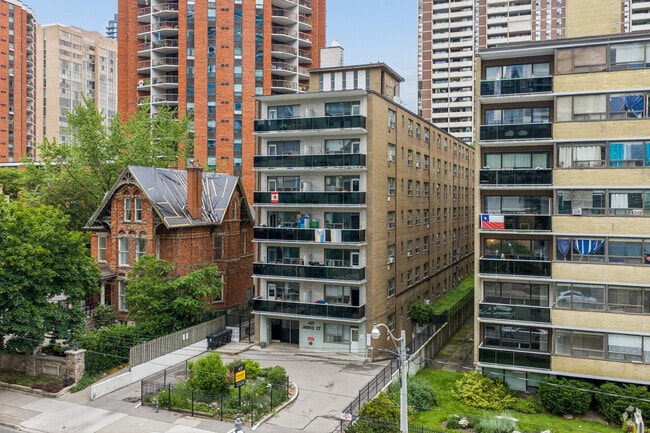 Building Photo - WELLINGTON APARTMENTS