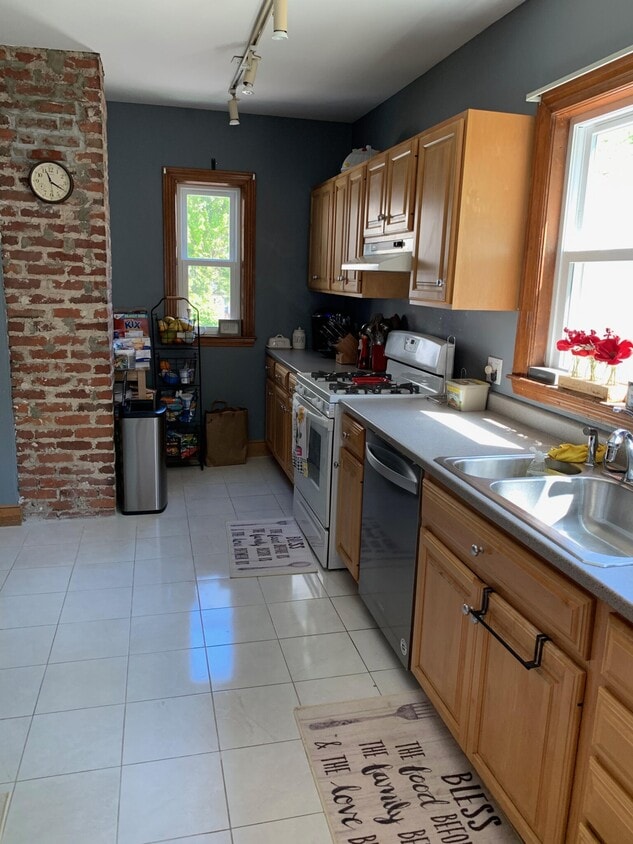 Primary Photo - 163 Allston St