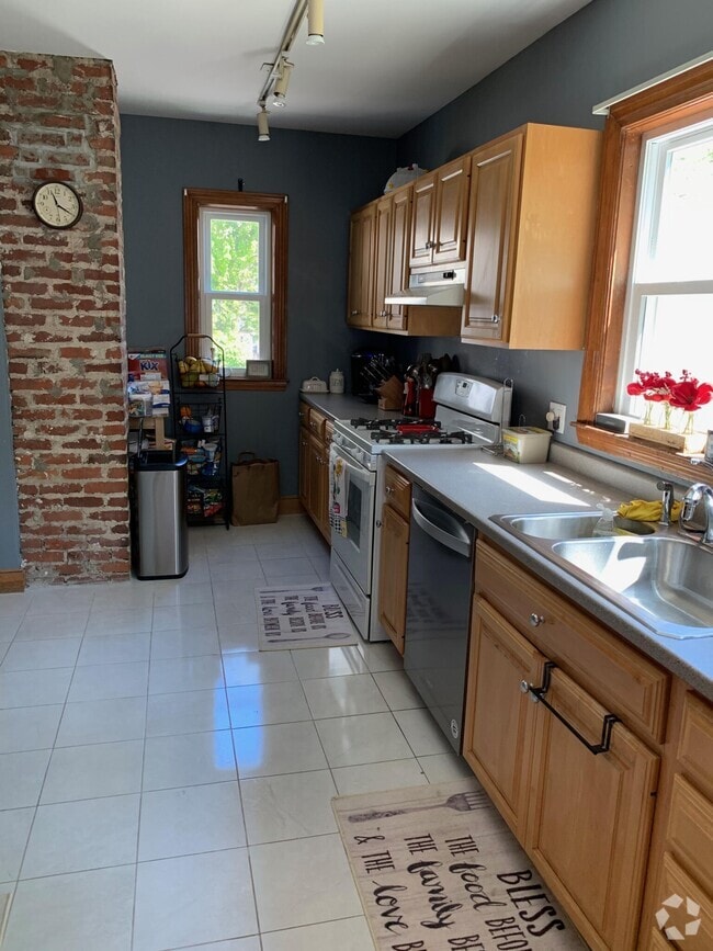 Building Photo - 163 Allston St