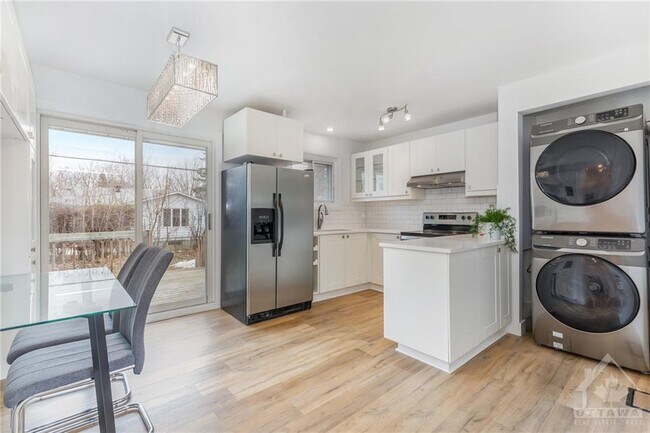 Building Photo - 2093 Saunderson Dr